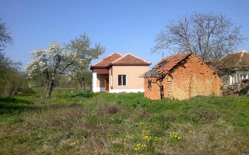 19..cqlostno remontirana i sanirana kushta v selo Gorno Peshtene.jpg